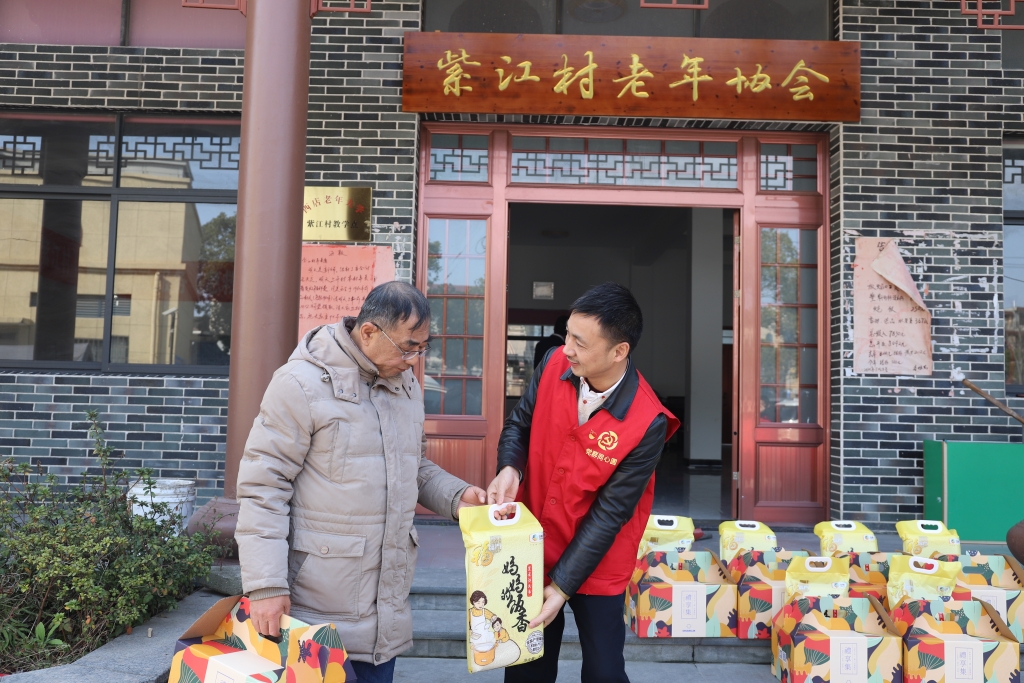 暖春意，敬老情-J9国际站备用多年坚持慰问孤寡老人
